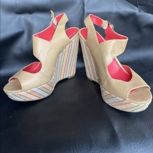 Unlisted Kenneth Cole colorful Wedge Sz 8.5_524